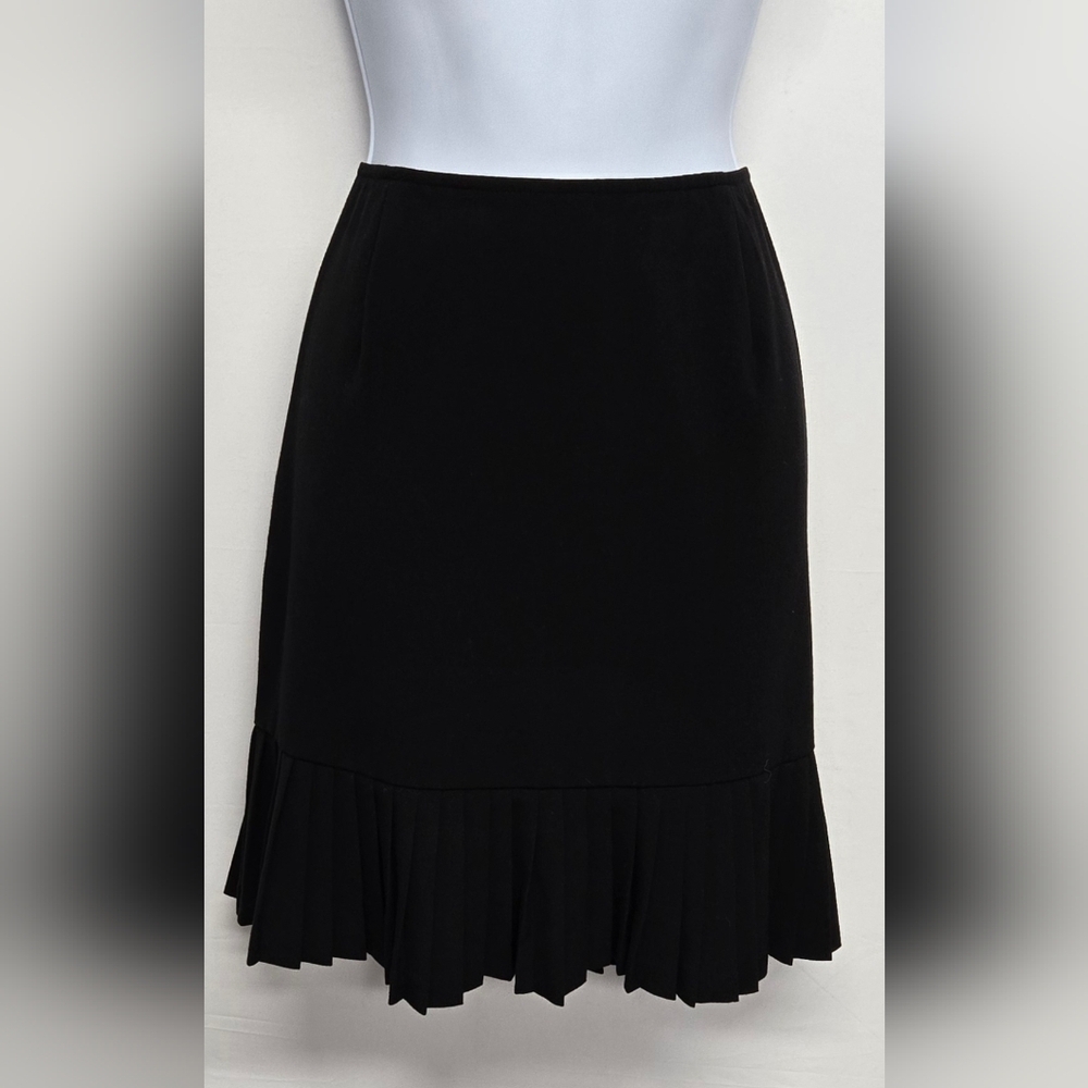 Briggs New York Petite Black Skirt 8P Hidden Zipper Back Pleated Bottom Hem
